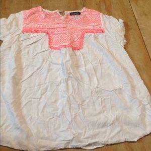Flowy summer top. Nice for warm days to the park.